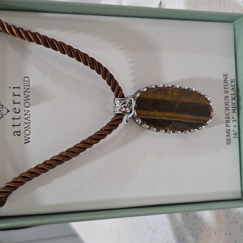 🤎🔹️ATTERRI 🔹️ Semi Precious Stone Statement Piece Necklace (CRACK ON STONE)